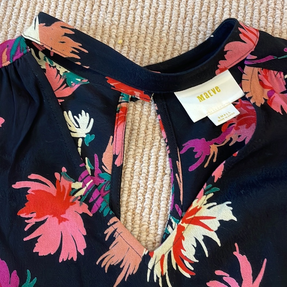 Maeve from Anthropologie black flowered top - NWOT - Picture 4 of 5